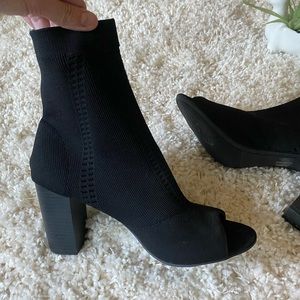 Beautiful Mossimo stretchy knitted black high heel toe soft thick fashio…
